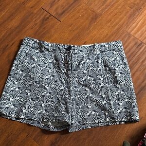 Crown & Ivy Navy Blue and White Shell Pattern Women's Shorts